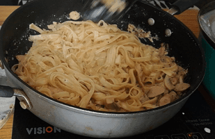 Creamy chicken fettuccine alfredo